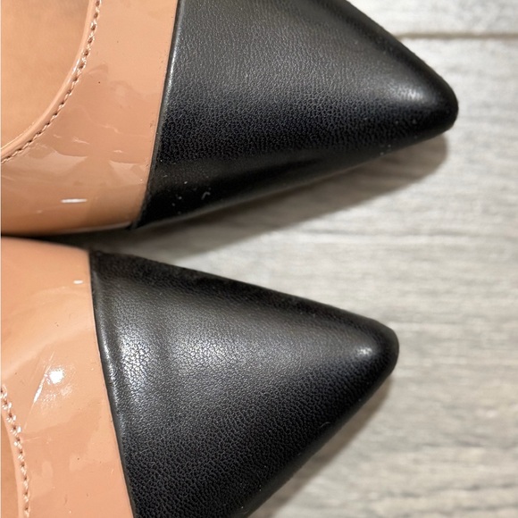 Steve Madden Black and Tan Slingback Flats - Picture 2 of 2